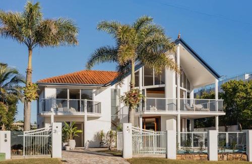 Sunrise Beach House | Sunny and Spacious Designer Home with Pool & Ocean Views Sunrise Beach