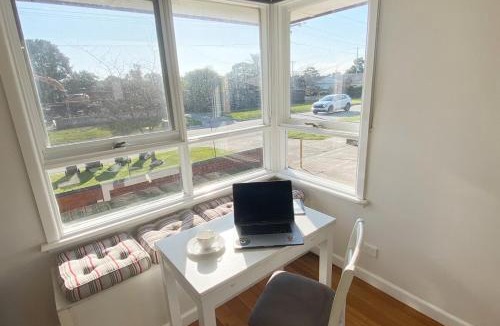Frankston Apartment | Sunny Central Frankston Stay, Entire Unit