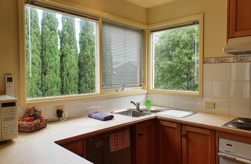 Torquay House | Sunny, cosy, private cottage by the beach