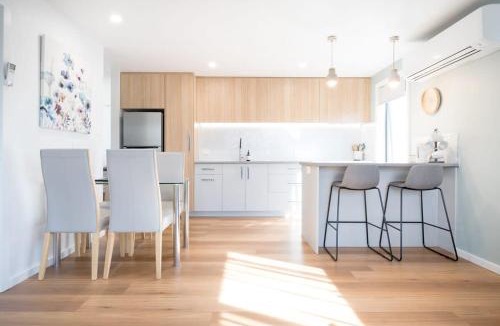 West Launceston Apartment | Sunny Delight: WiFi & Parking