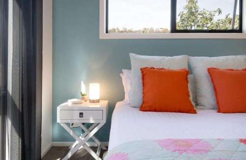 West Launceston Apartment | Sunny Delight: WiFi & Parking