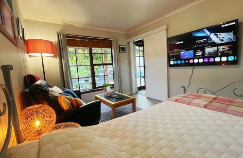 Blackmans Bay Apartment | Sunny Garden Home - Massage Chair - Near Beach & CBD