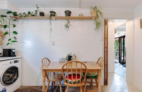 Blackmans Bay Apartment | Sunny Garden Home - Massage Chair - Near Beach & CBD