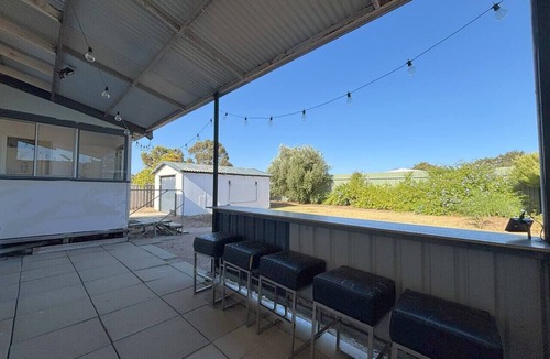 Nulsen House | Sunny Hidden Cottage