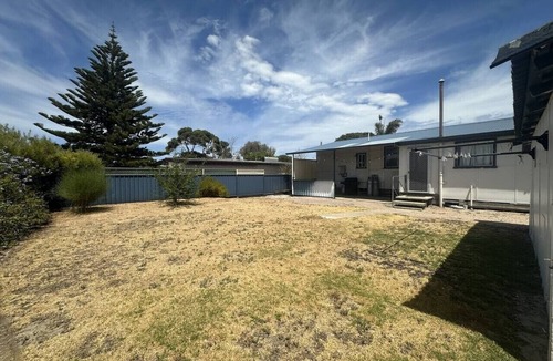 Nulsen House | Sunny Hidden Cottage