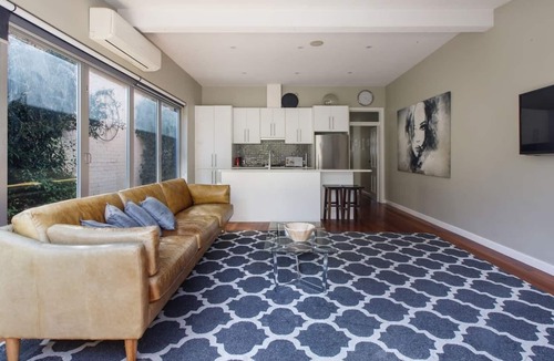 Windsor House | Sunny Serenity in Prime Location off Chapel St