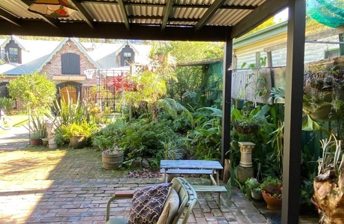 Bulli House | Sunny three bedroom home in Bulli with a beautiful garden