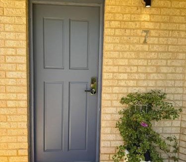 Scarborough Villa | Sunset Coast Retreat - Walk to beach - Free Parking