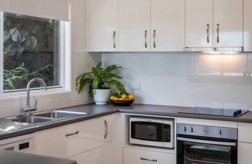 Yamba Apartment | Sunset Cottage - Pet Friendly- Oceanstays