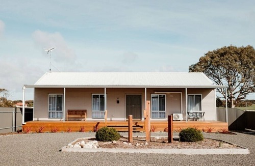 Kingscote House | Sunset Hideaway - In Kingscote