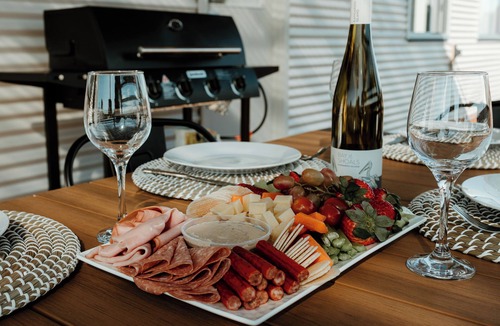 Kingscote House | Sunset Hideaway - In Kingscote