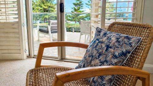 Scarborough Apartment | Sunset Shores Scarborough King Bed Beachfront