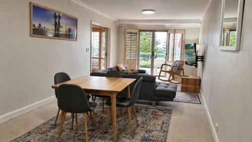Scarborough Apartment | Sunset Shores Scarborough King Bed Beachfront