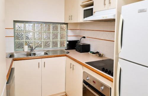 Scarborough Apartment | Sunset Shores Scarborough King Bed Beachfront