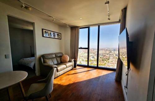 Carlton South Apartment | Sunset Sky Nest CBD 65F