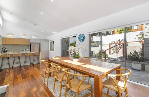 Corlette House | Sunset Views and Spa Nights – Lux Home Steps to the Beach