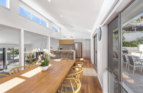 Corlette House | Sunset Views and Spa Nights – Lux Home Steps to the Beach