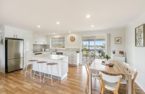 Yamba House | Sunset Waters - Waterfront with Pool - Holiday Yamba