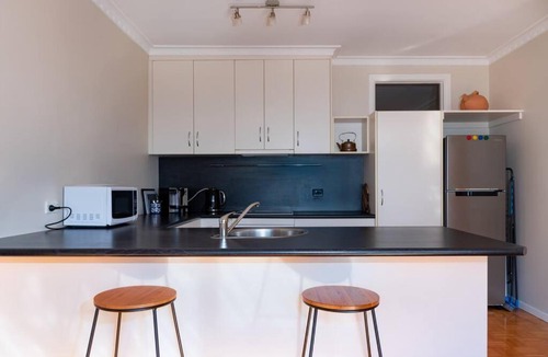 Kings Meadows Apartment | Sunshine 5 mins from City