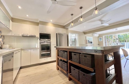 Sunshine Beach Villa | Sunshine Beach Oasis Private Pool Pet Friendly solway