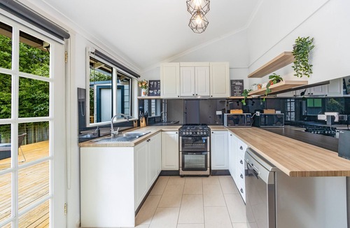 Katoomba Cottage | Sunshine Cottage with private garden, Katoomba