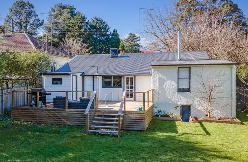 Katoomba Cottage | Sunshine Cottage with private garden, Katoomba