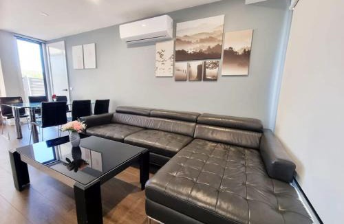 Sunshine House | Sunshine house - Modern home in great location