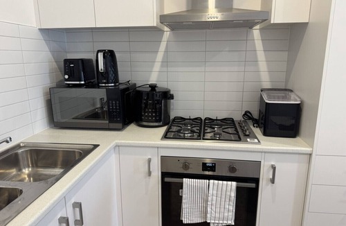 Menangle Park House | Sunshine Residence Modern Sleeps 8