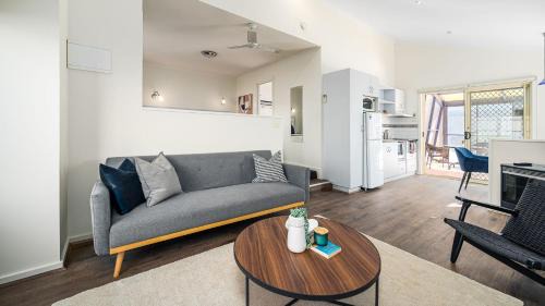 Cowes House | Sunshine Retreat Villa 2