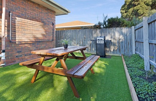 Paynesville House | Sunstar: Park the car and enjoy the best of Paynesville on foot
