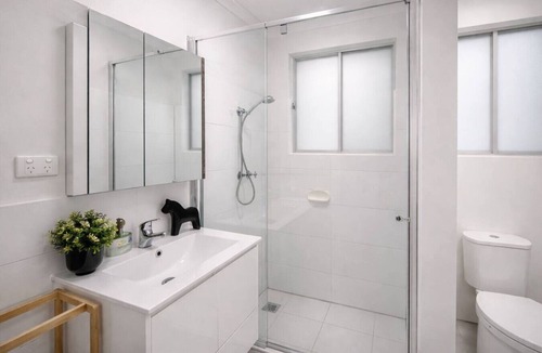 St. Kilda East Apartment | Superb Studio, Great Value in St Kilda East