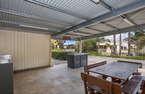 Hamilton Cabin | Superior Family Cabin is self-contained cabin, perfectly suited for families.