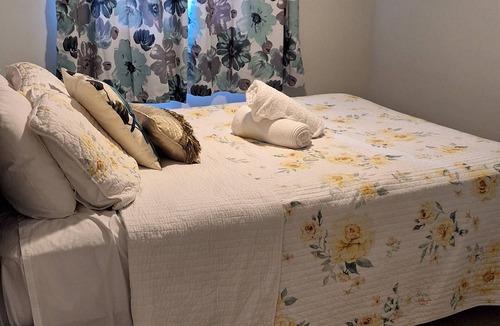 Surf Beach House | Surf Beach Bungalow, pet friendly with breaky