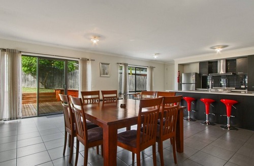 Lakes Entrance House | Surf Court Bliss - Lakes Entrance