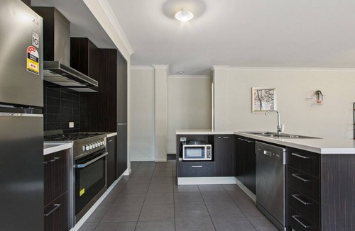 Lakes Entrance House | Surf Court Bliss - Lakes Entrance