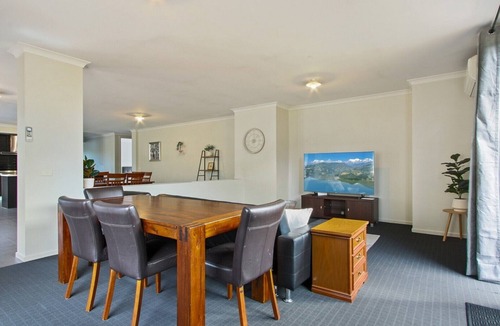 Lakes Entrance House | Surf Court Bliss - Lakes Entrance