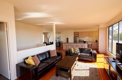 Jan Juc House | Surf Mist Townhouse - backs onto the RACV Resort!
