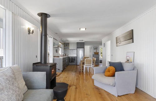 Skenes Creek House | Surf's Up - Ocean views & outside firepit