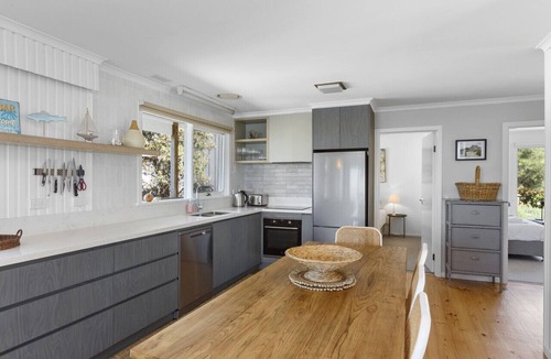 Skenes Creek House | Surf's Up - Ocean views & outside firepit