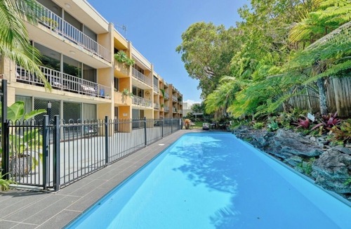 Port Macquarie Apartment | Surf Street Retreat. Moments from the beach and delicious eateries.