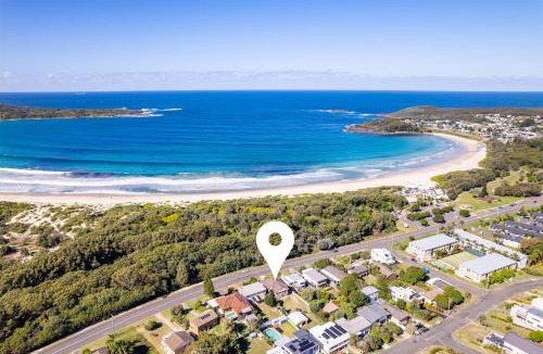Fingal Bay Apartment | Surfair 2 24 Marine Dr 240 metres to the water Wi Fi