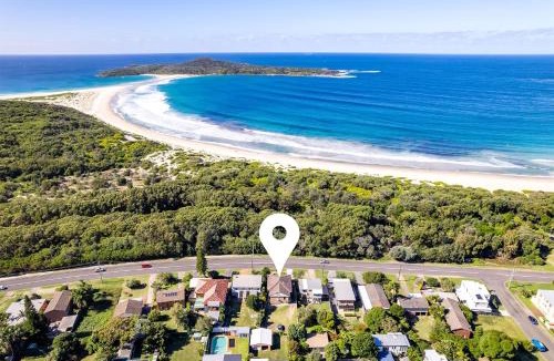 Fingal Bay Apartment | Surfair 2 24 Marine Dr 240 metres to the water Wi Fi