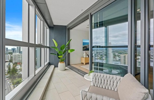 Surfers Paradise Apartment | Surfers Beachfront - Swim-Up Bar & Lagoon with Cinema