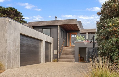 Surf Beach House | Surfers Rest in Surf Beach