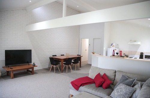 Port Lincoln House | Surfleet Holiday Unit~ the place that offers a little ‘beach-side’ getaway.