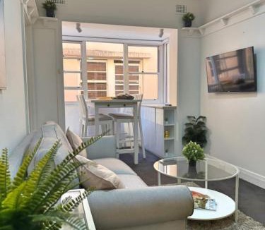 Darlinghurst Apartment | Surry Hills Charm Foodie Spot by Oxford St