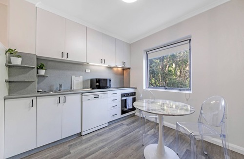 Surry Hills Apartment | Surry Hills Studio with Balcony near Central Station