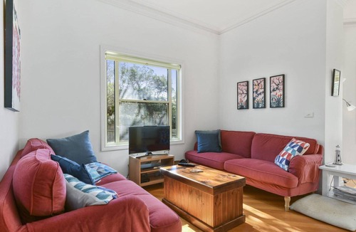 Aireys Inlet House | Swansea - pets can come on a holiday too
