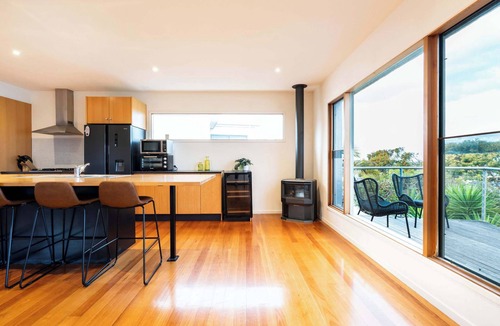 Torquay House | Sweeping Ocean Views