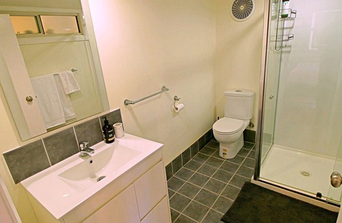 Port Macquarie Apartment | Sweet cosy one bedroom unit in Port Macquarie, 10 mins walk from Flynns Beach!